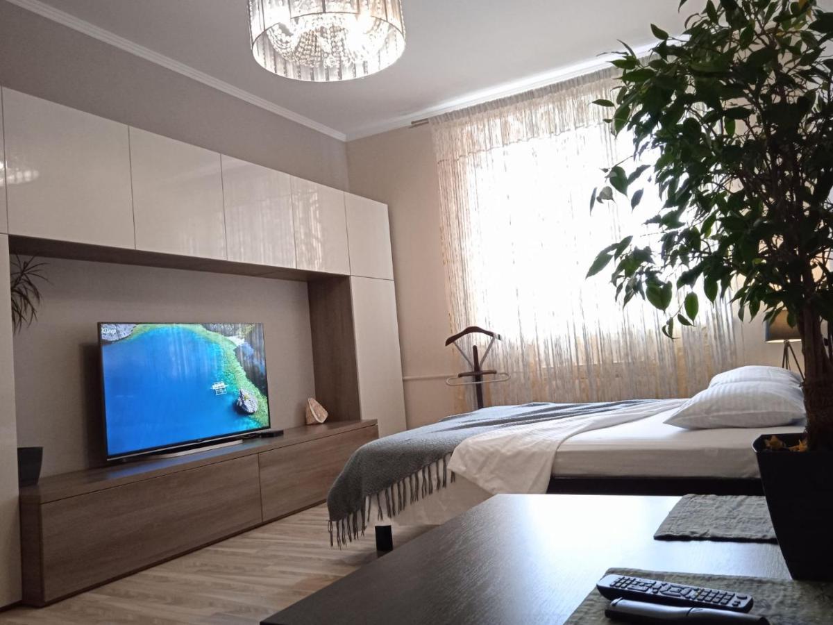 Vip Квартира Подобово Центр, 2 Кімнати, Смарт Тв, Документи Apartment Rivne Exterior foto